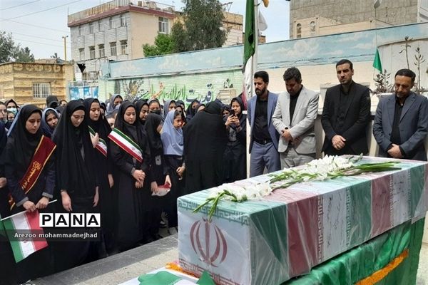 تشیع پیکر شهید گمنام در مدرسه شهدای هسته‌ای قرچک