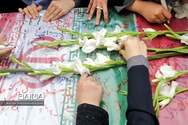 تشیع پیکر شهید گمنام در مدرسه شهدای هسته‌ای قرچک