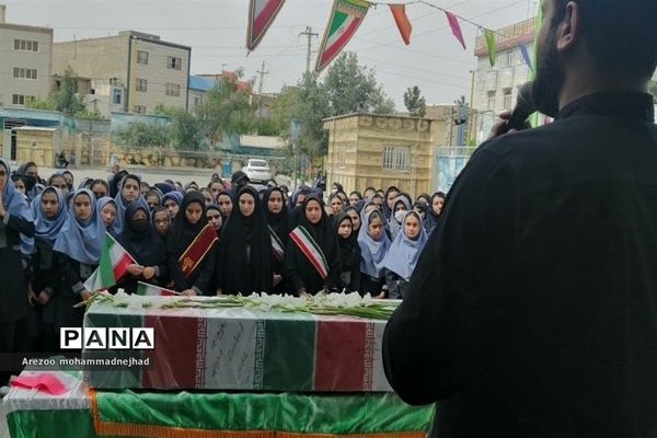 تشیع پیکر شهید گمنام در مدرسه شهدای هسته‌ای قرچک