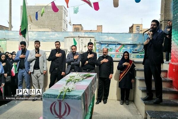 تشیع پیکر شهید گمنام در مدرسه شهدای هسته‌ای قرچک