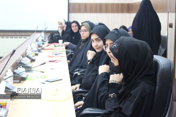 نشست هم‌اندیشی دانش‌آموزان منتخب شهر تهران