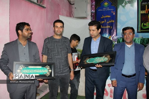 مراسم انس با قرآن  مدرسه پیشتازان بوشهر در شب بیست و یکم ماه رمضان