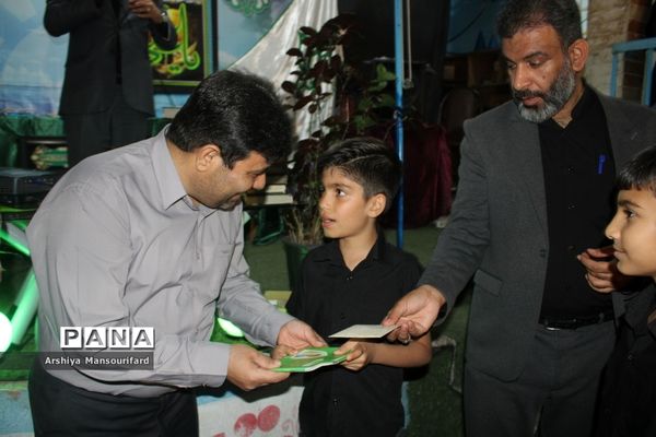 مراسم انس با قرآن  مدرسه پیشتازان بوشهر در شب بیست و یکم ماه رمضان