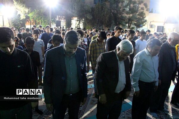 ضیافت افطاری دانش‌آموزان روزه اولی مدرسه صالحی زاده ناحیه ۲ یزد