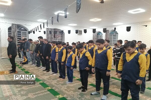 محفل قرآنی و ضیافت افطاری دانش‌آموزان مدرسه شهید دهستانی بافق