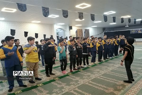 محفل قرآنی و ضیافت افطاری دانش‌آموزان مدرسه شهید دهستانی بافق