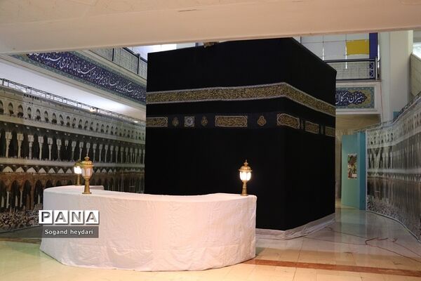 حضور پر شور مردم در شب ۲۳ ماهِ رمضان در نمایشگاه قرآن کریم