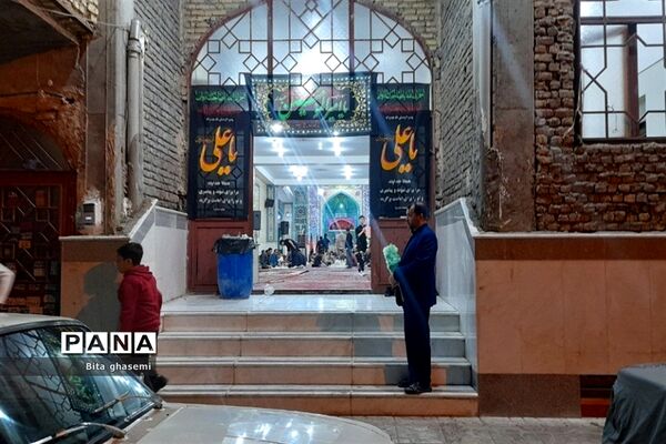 ضیافت افطاری  در شب بیست و سوم رمضان در مسجد سقای کربلا فشافویه