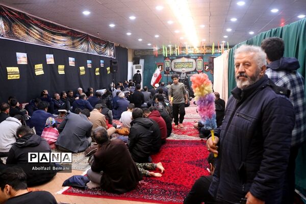 نیایش عاشقانه زائران شهدای گمنام در سومین شب قدر