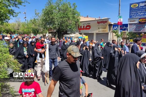 حضور حماسی دانش‌آموزان و فرهنگیان در راهپیمایی روز قدس 1402