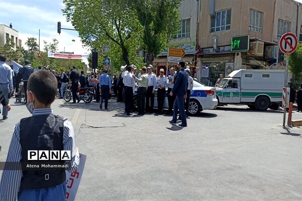 حضور حماسی دانش‌آموزان و فرهنگیان در راهپیمایی روز قدس 1402