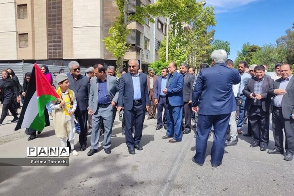 حضور حماسی دانش‌آموزان و فرهنگیان در راهپیمایی روز قدس 1402
