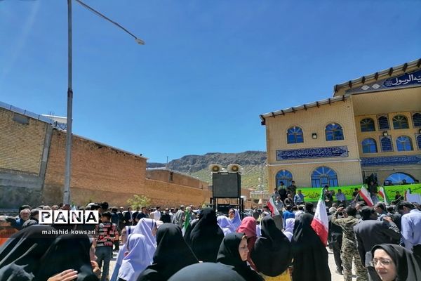 حضور دانش‌آموزان کامفیروزی در راهپیمایی روز قدس