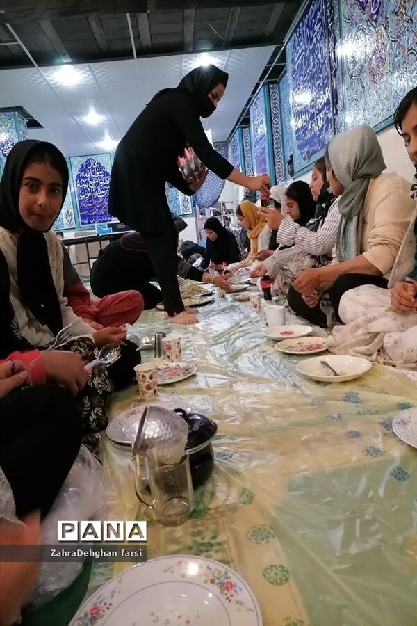 پشت پر چین بهشت