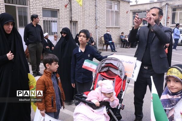 برپایی ایستگاه نقاشی ویژه کودکان قمی در حاشیه راهپیمایی روز قدس