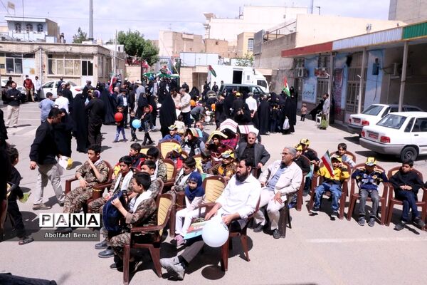 برپایی ایستگاه نقاشی ویژه کودکان قمی در حاشیه راهپیمایی روز قدس