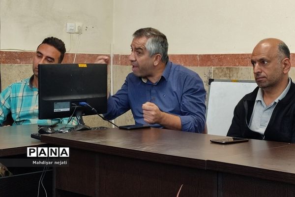 برگزاری جلسه  هیات اندیشه‌ورز بسیج فرهنگیان در مدرسه شهید بهشتی رودهن