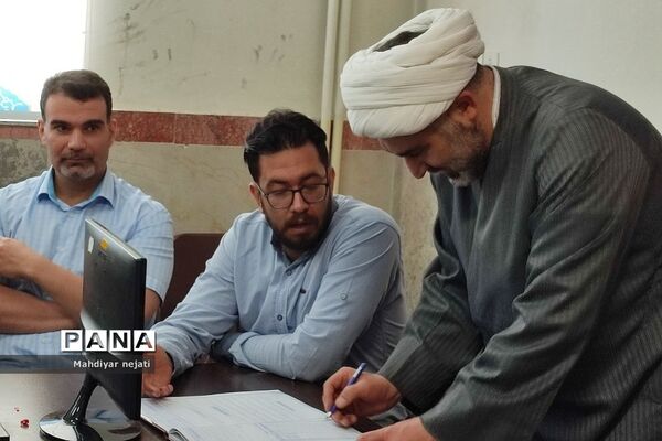 برگزاری جلسه  هیات اندیشه‌ورز بسیج فرهنگیان در مدرسه شهید بهشتی رودهن