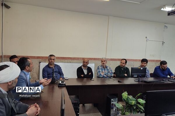 برگزاری جلسه  هیات اندیشه‌ورز بسیج فرهنگیان در مدرسه شهید بهشتی رودهن
