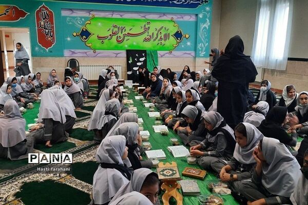 محفل انس با قرآن ویژه روزه اولی‌ها در مدرسه آیت‌الله خامنه‌ای قرچک