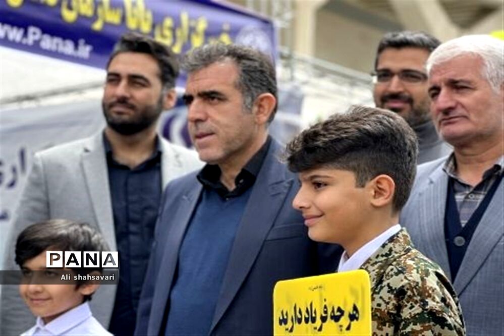حضور پرشور فرهنگیان و دانش‌آموزان کرمانشاه در راهپیمایی روز قدس