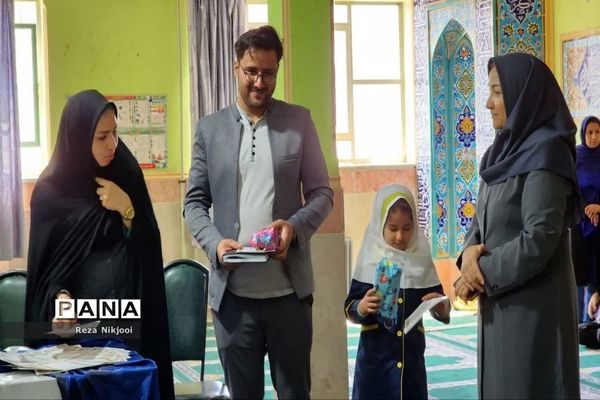 نمایشگاه طرح جابربن‌حیان در مدارس ناحیه یک بهارستان