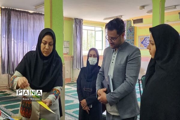 نمایشگاه طرح جابربن‌حیان در مدارس ناحیه یک بهارستان