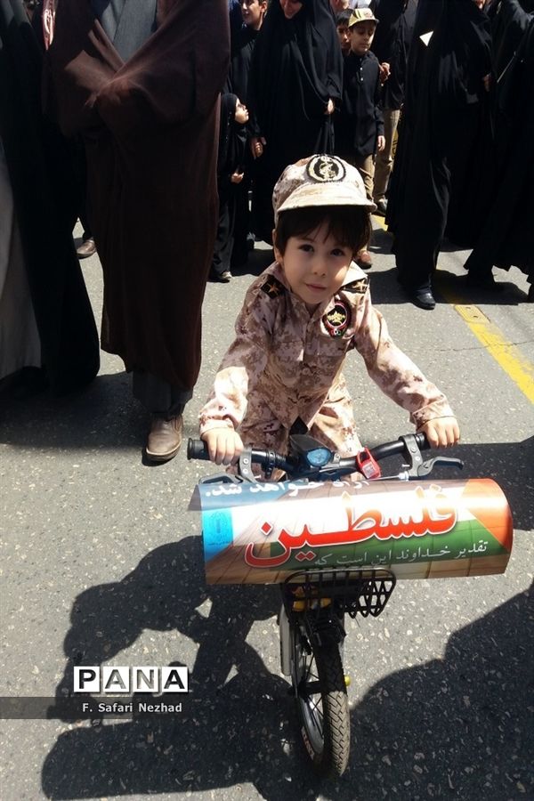 حضور کودکان قمی در راهپیمایی روز قدس