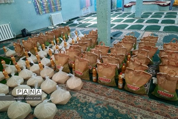 کمک‌های مومنانه در دبستان ارشاد رودهن به خانواده‌های نیازمند دانش‌آموزان