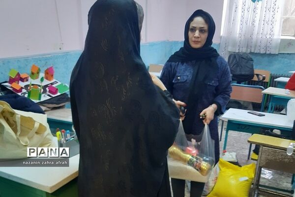 کمک‌های مومنانه در دبستان ارشاد رودهن به خانواده‌های نیازمند دانش‌آموزان