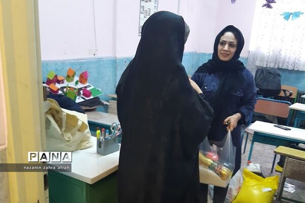 کمک‌های مومنانه در دبستان ارشاد رودهن به خانواده‌های نیازمند دانش‌آموزان