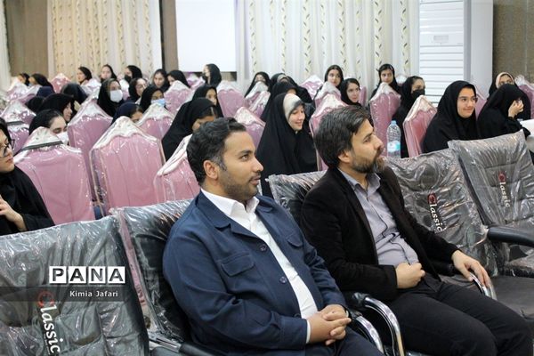 کارگاه آموزشی همزمان با هفته هنر انقلاب اسلامی در کاشمر