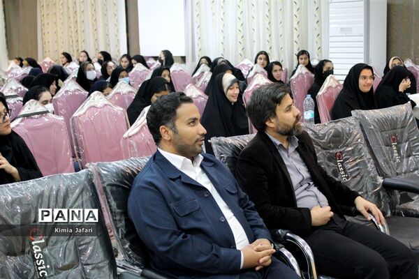 کارگاه آموزشی همزمان با هفته هنر انقلاب اسلامی در کاشمر