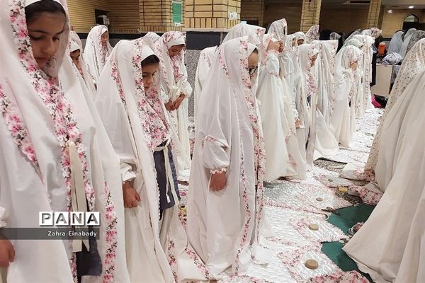 برگزاری مراسم افطاری روزه اولی‌های مدرسه حاجیه نوری ملارد