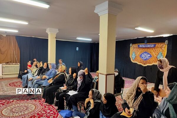 سمینار هدایت تحصیلی دانش‌آموزان پایه نهم مدرسه شهید بهشتی رودهن با اولیا