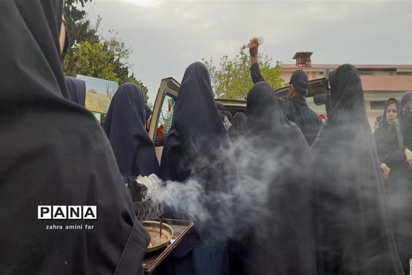 تشییع پیکر شهدا توسط دانش‌آموزان شهرستان نور