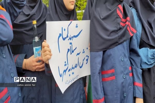 تشییع پیکر شهدا توسط دانش‌آموزان شهرستان نور