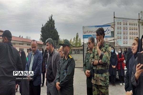 تشییع پیکر شهدا توسط دانش‌آموزان شهرستان نور