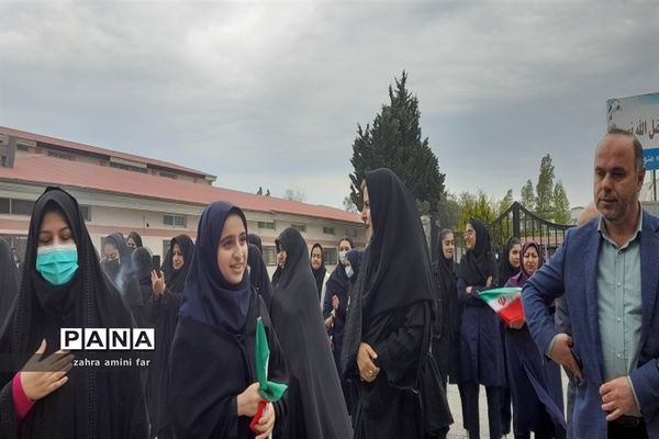 تشییع پیکر شهدا توسط دانش‌آموزان شهرستان نور