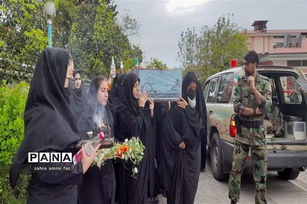 تشییع پیکر شهدا توسط دانش‌آموزان شهرستان نور
