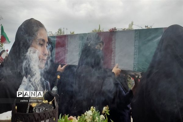 تشییع پیکر شهدا توسط دانش‌آموزان شهرستان نور