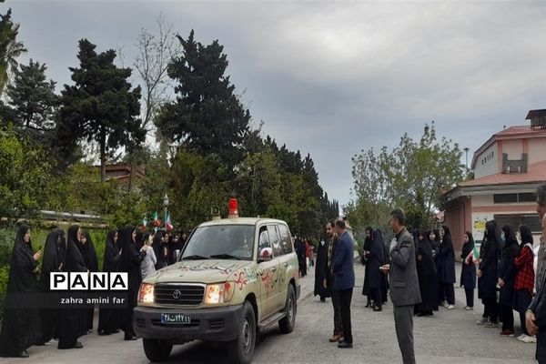 تشییع پیکر شهدا توسط دانش‌آموزان شهرستان نور