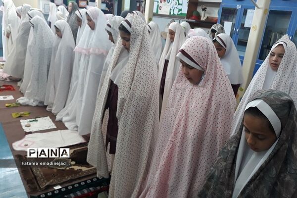 برگزاری آخرین نماز جماعت دبستان حضرت زهرا ۲ رودهن در ماه مبارک رمضان