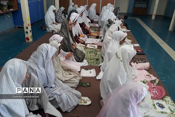 برگزاری آخرین نماز جماعت دبستان حضرت زهرا ۲ رودهن در ماه مبارک رمضان