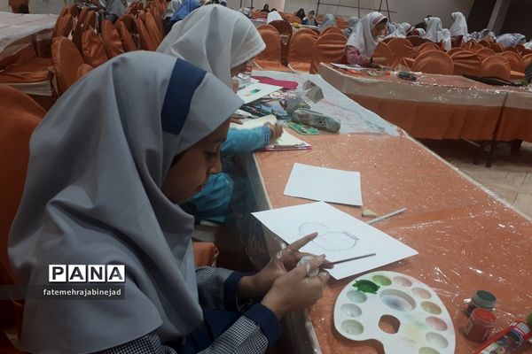 برگزاری جشنواره هنرهای تجسمی ویژه دختران ابرکوهی