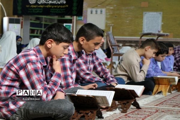 برگزاری محفل انس با قرآن دانش‌آموزی در ناحیه یک بهارستان