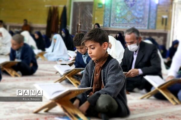 برگزاری محفل انس با قرآن دانش‌آموزی در ناحیه یک بهارستان
