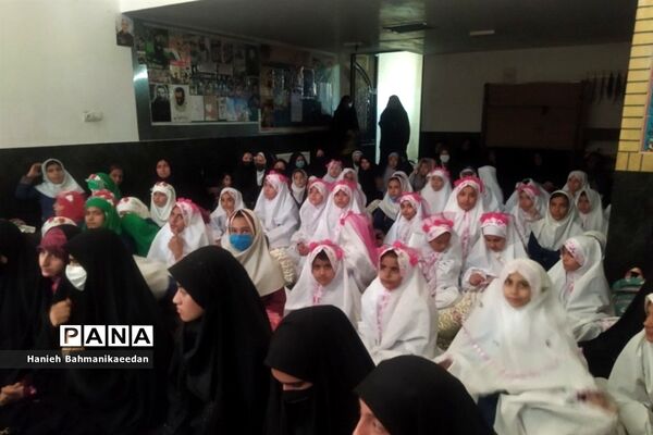 حضور دانش‌آموزان ناحیه ۳ شیراز  در مسجد امام حسین (ع) شهرک مهدی آباد