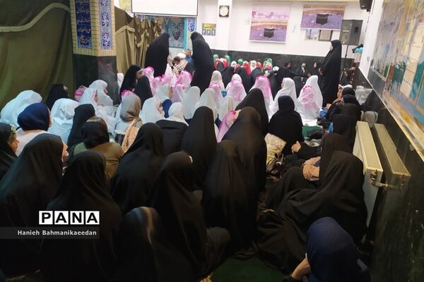 حضور دانش‌آموزان ناحیه ۳ شیراز  در مسجد امام حسین (ع) شهرک مهدی آباد