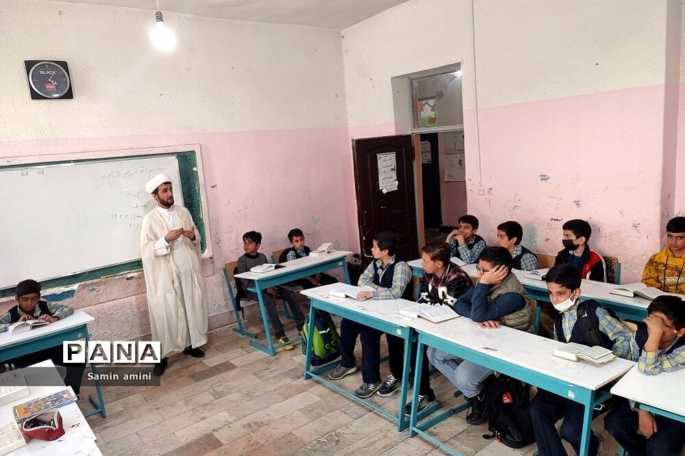 محفل انس با قرآن در دبستان شهید فهمیده رودهن